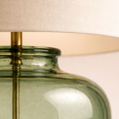 20251031_1001_Minimal Lamp Design_remix_01k8wqyx74fcevd54hfw1d8ac3.png